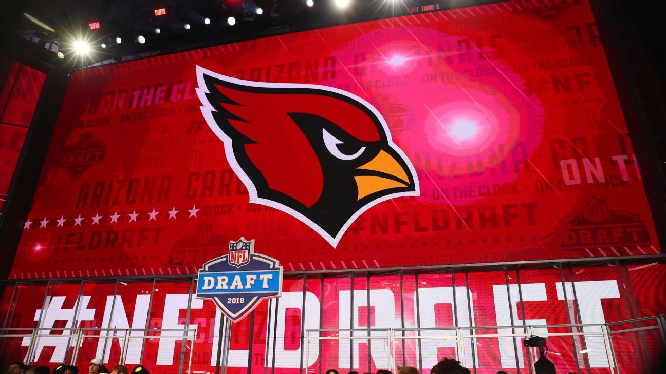 V体育 - NFL暂停红雀高管涉赌政策违规行为：行业自律与合规风险全解析 - V体育